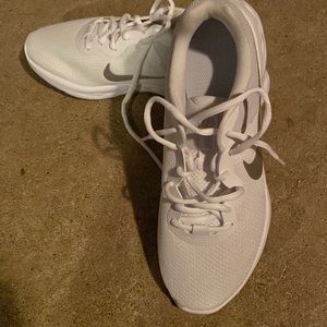 Women’s Nike shoes size 11